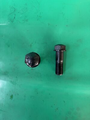 M30X2X90 굴삭기 트랙 볼트 / TBM30X2X90 트랙 볼트